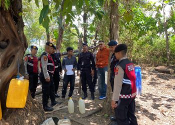 OPERASI PEKAT TURANGGA 2025: UKL 2 POLDA NTT GEREBEK TEMPAT PENYULINGAN MIRAS LOKAL DI MAULAFA