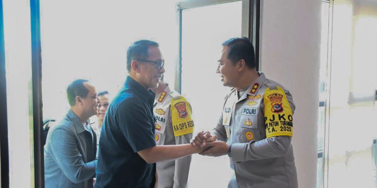 Kapolda NTT Sambut Langsung Tim Itwasum Polri di Bandara El Tari Kupang