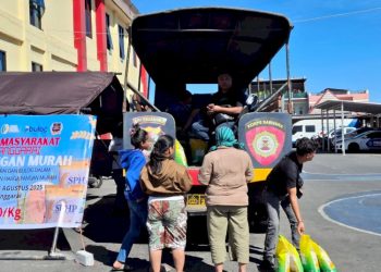 Gerakan Pangan Murah Polres Manggarai: Saat Kebersamaan Mengalahkan Beratnya Harga Pasar