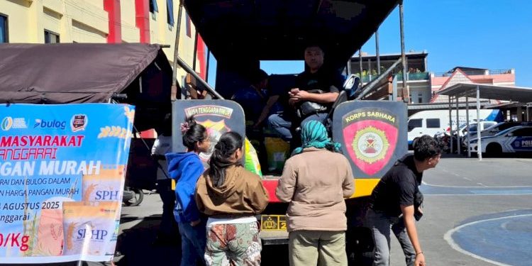 Gerakan Pangan Murah Polres Manggarai: Saat Kebersamaan Mengalahkan Beratnya Harga Pasar