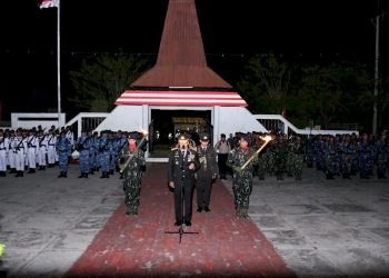 Kapolda NTT Pimpin Apel Kehormatan dan Renungan Suci HUT ke-80 RI di TMP Dharma Loka